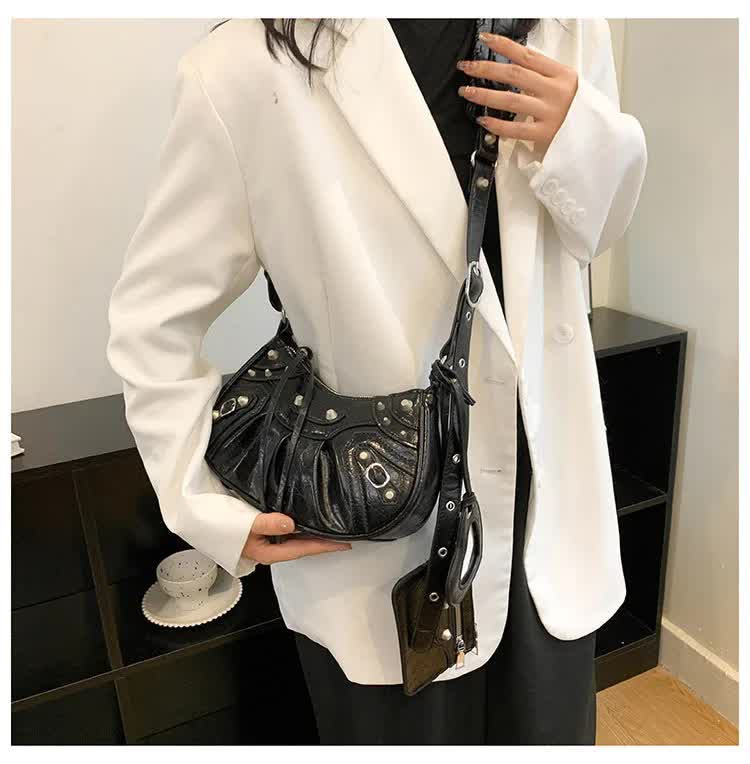 White Vintage Rivet Crescent Moon Bag with Card Holder & Mirror, French Retro PU Leather Shoulder & Crossbody Motorcycle Bag for Women